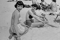 1949年，美国人发明的无带胸罩