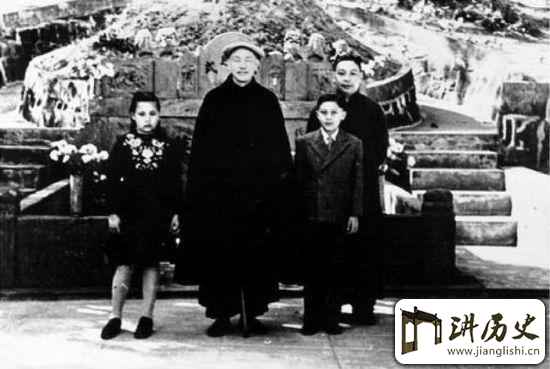 蒋介石春节前夕在溪口老家抽到了什么样的下下签？